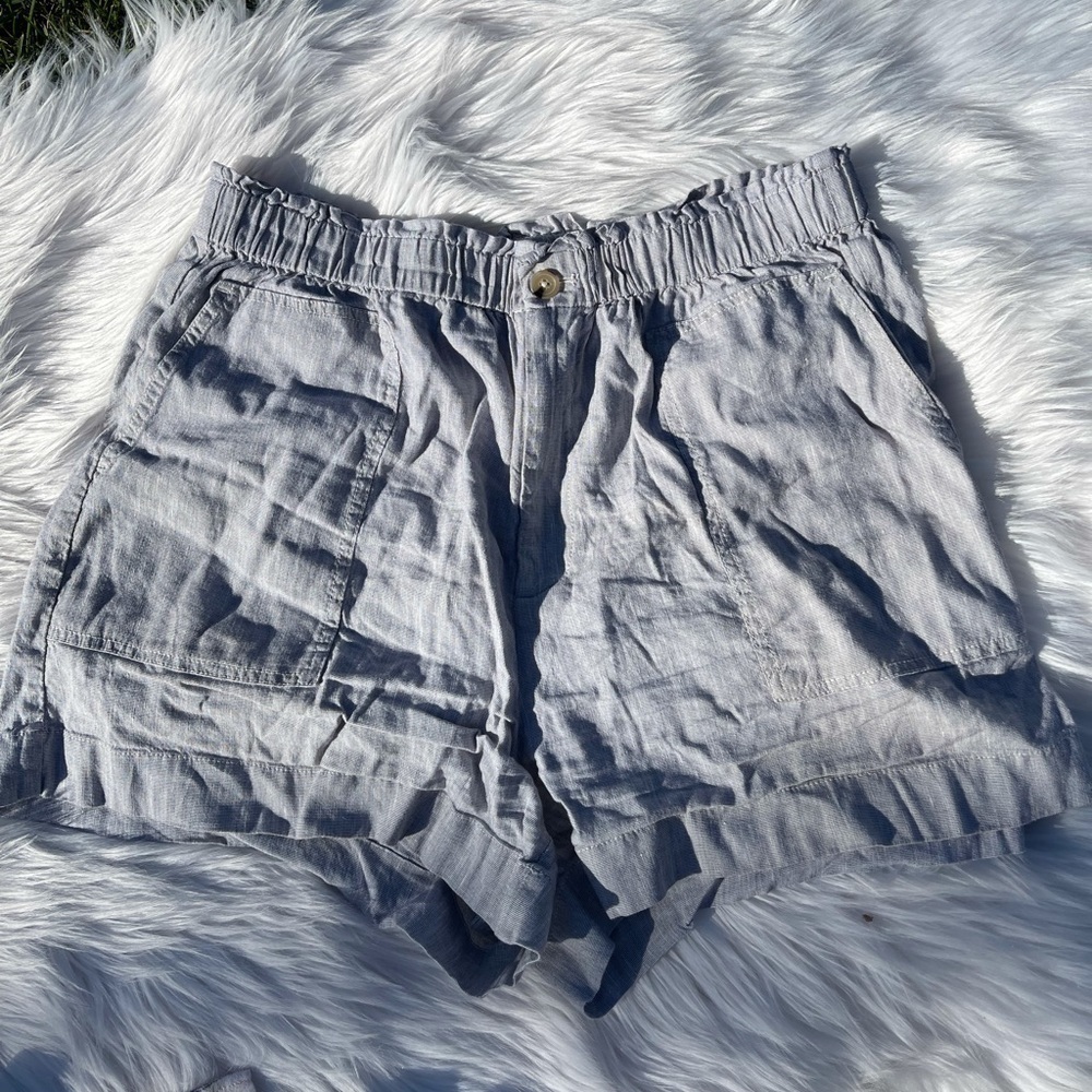 EUC Lou& Grey for Loft lightweight and stretchy shorts​​​​​​​​​​​​​​​